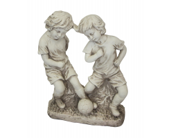 Garten-Figur Fussball-Jungs kickend