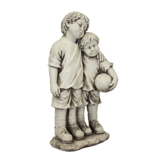 Garten-Figur Fussball-Jungs mit Ball im Arm