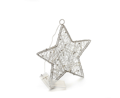 Stern aus Draht mit Perlenkette verziert und LED...
